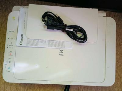 Canon PIXMA MG2522 Printer w cords