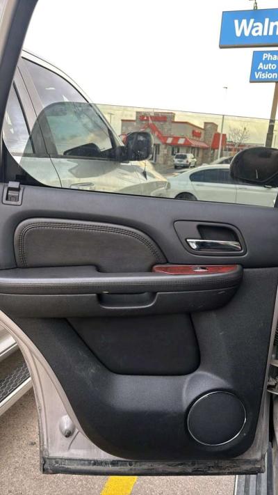 2008 Cadillac Escalade - Thumbnail 5