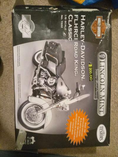 150 peice Lincoln Mint Harley Davidson model kit