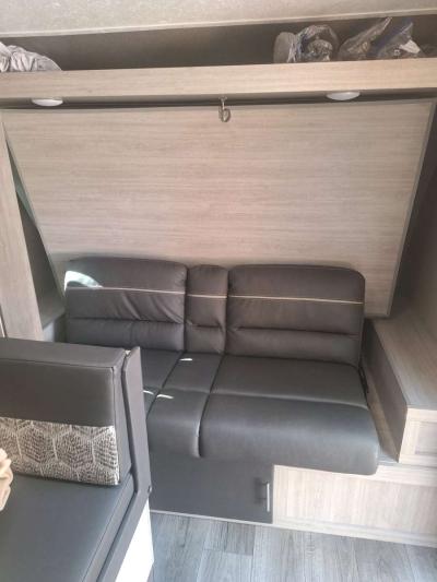 Catalina camper with bunkbeds slidout boughtit new use 3 tim - Thumbnail 3