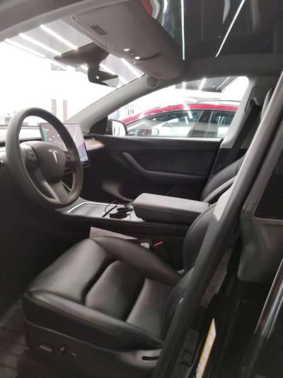 2022 Tesla Model Y Long Range - Thumbnail 4