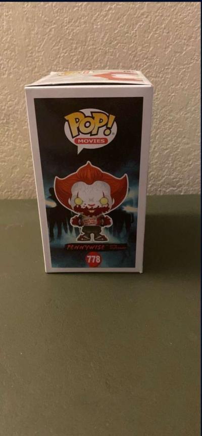 pennywise with skateboard - Thumbnail 4
