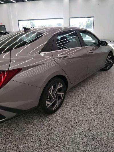 2024 Hyundai Elantra Limited - Thumbnail 3