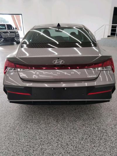 2024 Hyundai Elantra Limited - Thumbnail 4