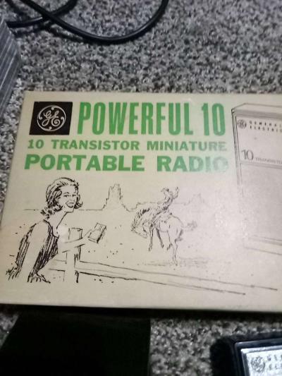 antique transistor radio - Thumbnail 5