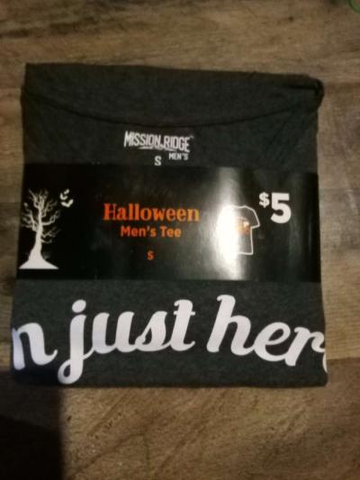 2 Halloween shirts boys medium - Thumbnail 3