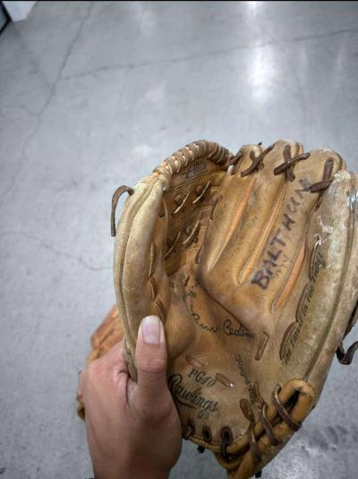 baseball gloves - Thumbnail 3