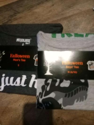2 Halloween shirts boys medium - Thumbnail 2