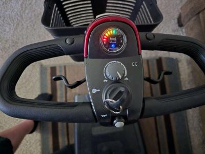 Pride electric wheelchair - Thumbnail 4