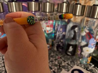 pens they are all new - Thumbnail 2