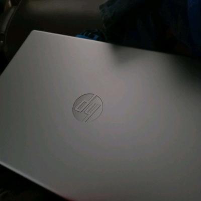 silver hp laptop - Thumbnail 3