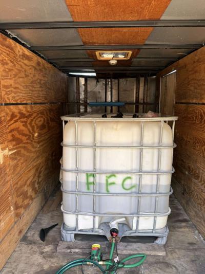 enclosed trailer - Thumbnail 3