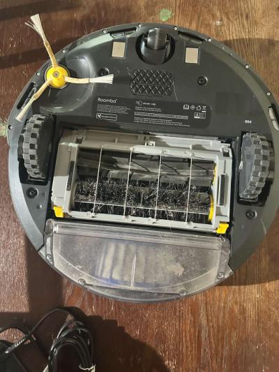 iRobot Roomba 694 WiFi Robot Vacuum - Thumbnail 3