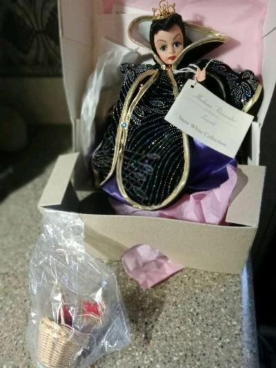 Madame Alexander Wicked Stepmother - Thumbnail 3