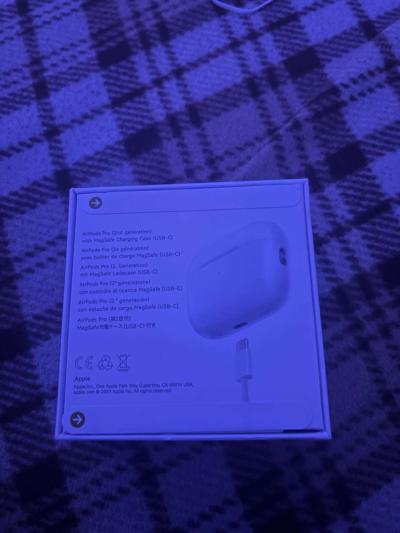 AirPods - Thumbnail 2