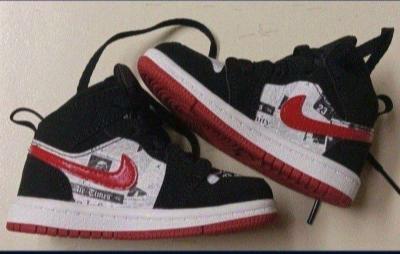 AIR JORDAN 1Mid NEWSPAPER - Thumbnail 3