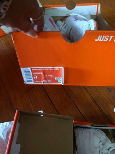 Nike shoes - Thumbnail 2