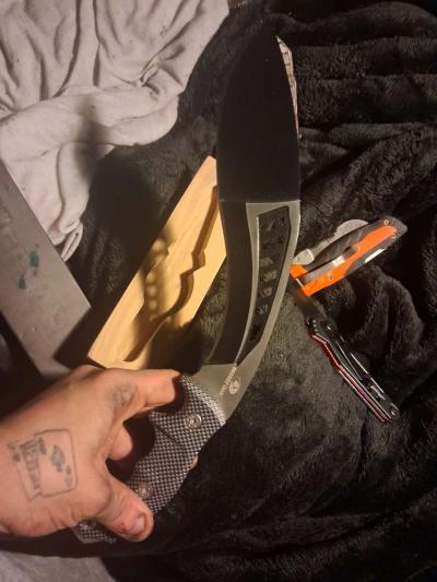 assorted variety of knives 70bucksfor all OBO will negotiate - Thumbnail 3