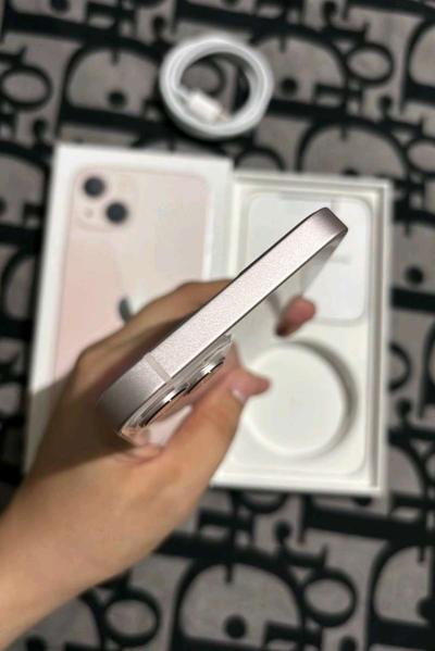 iPhone 13 - Thumbnail 5