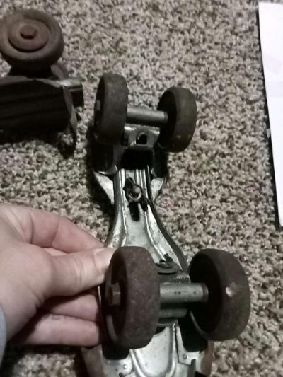 antique metal rolling skates - Thumbnail 5