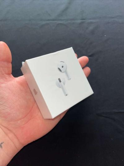 AirPods 4