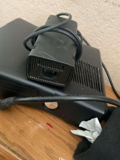 X Box 360 - Thumbnail 2