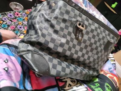 Louis Vuitton checkered purse - Antelope, California