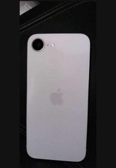 iPhone16e - Thumbnail 3