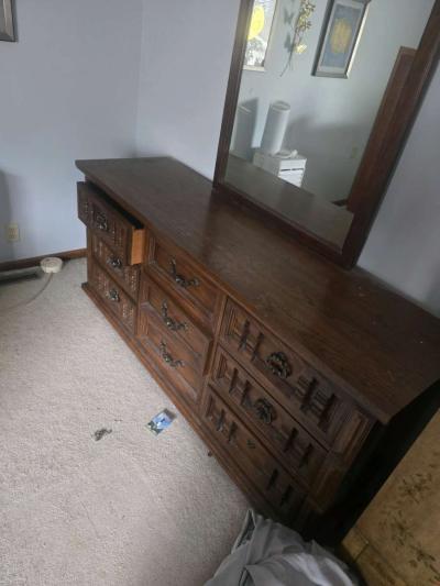 vanity dresser - Thumbnail 2
