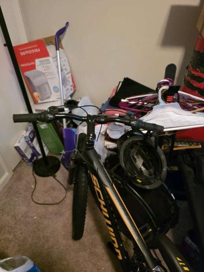 Schwinn bike with helmet - Thumbnail 2