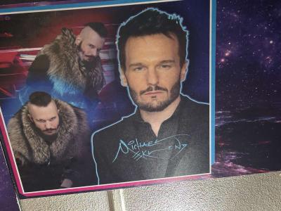 These are big panels signed by the actress or voice actor - Thumbnail 6