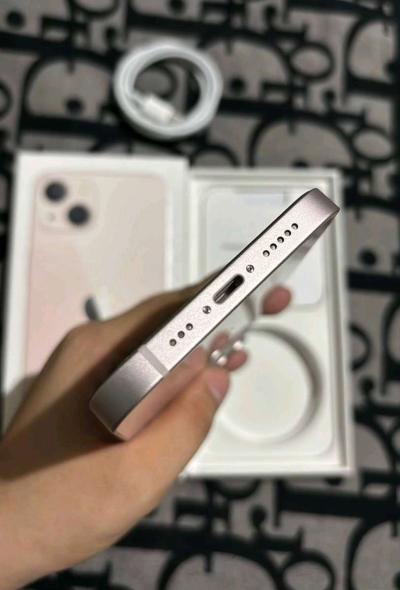 iPhone 13 - Thumbnail 6