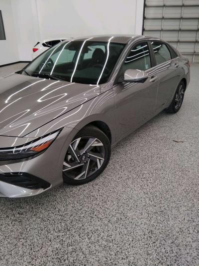 2024 Hyundai Elantra Limited - Thumbnail 2