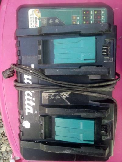 Makita chargers and 1 battery - Thumbnail 6