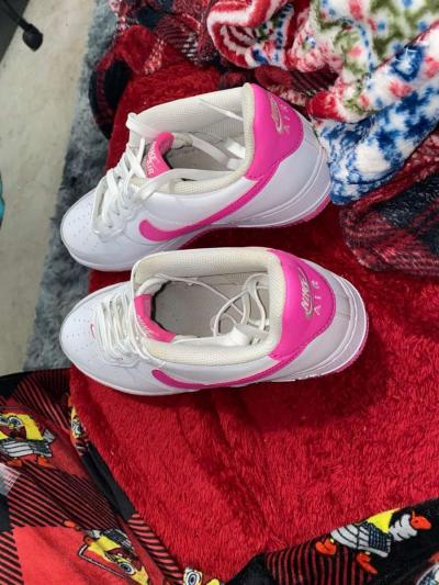 Pink And White Nike - Thumbnail 2