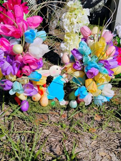 Beautiful graveside flowers - Thumbnail 5
