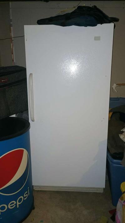 Crosley standup freezer - Thumbnail 4