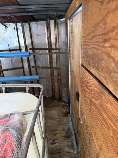 enclosed trailer - Thumbnail 4
