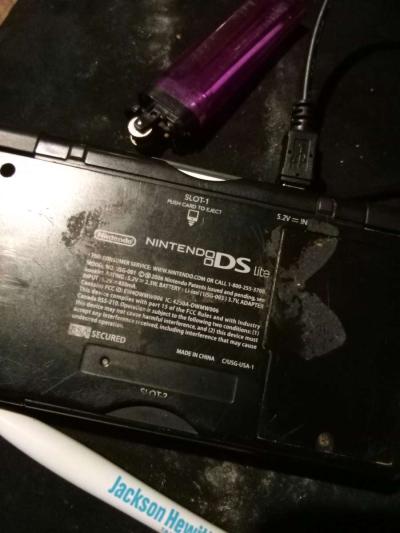 Nintendo DS with game and charger and pen - Thumbnail 3