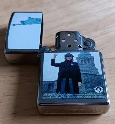 JOHN LENNON RARE 2013 ZIPPO LIGHTE STATUE LIBERTY MINT BOX - Thumbnail 2