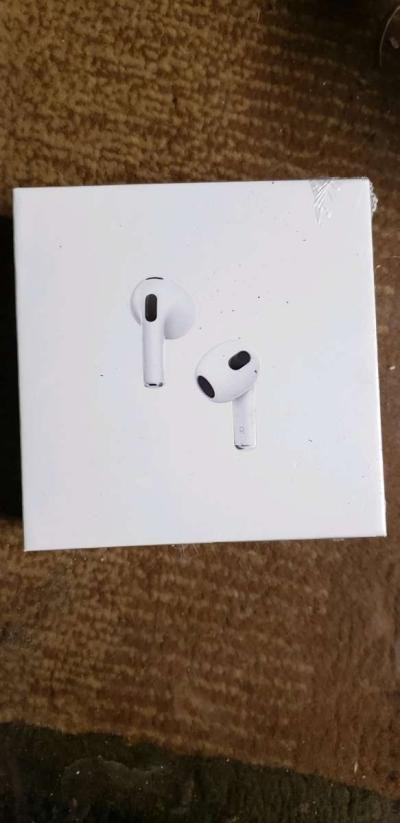 Airpod 3 - Dearborn, Michigan