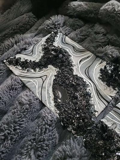 Epoxy and Geode Artwork - Thumbnail 4