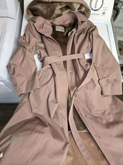 WOMENS  vintage LONG JACKET like new no flaws size med - Manteca, California