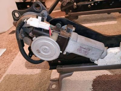 4 runner seat track passenger side - Thumbnail 3