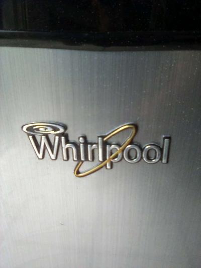 mini whirlpool fridge in good working condition - Thumbnail 2