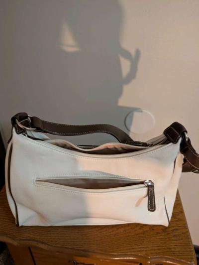 Chic Cream Shoulder Bag with Sleek Design and Versatile Styl - Thumbnail 3