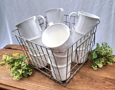 Diner mugs in vintage basket - Thumbnail 4