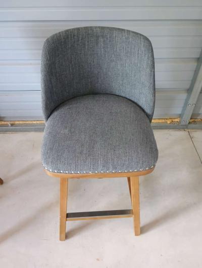 Julia Set of 2 Transitional Upholstered Counter Stools  Free - Thumbnail 2