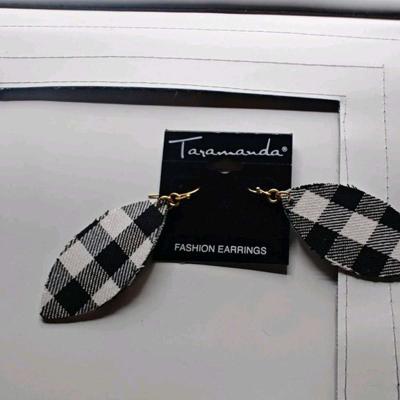 Buffalo Check Earrings Hunters Feather Leaf Metal Jewelry WH - Thumbnail 3