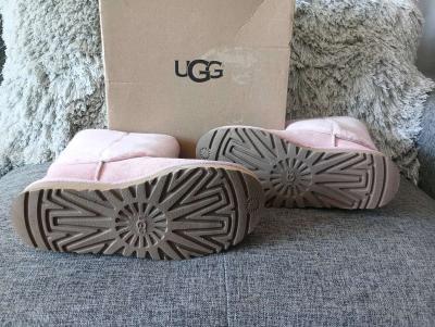 UGG Classic Short II Sherpa Cuff Suede Boot size 8 for women - Thumbnail 5